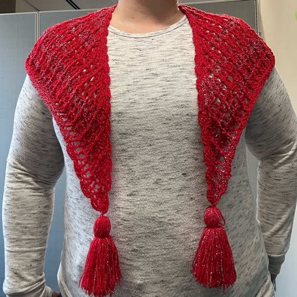 Crochet Light Weight Triangle Shawl / Scarf handmade Red Metallic - Picture 9 of 13